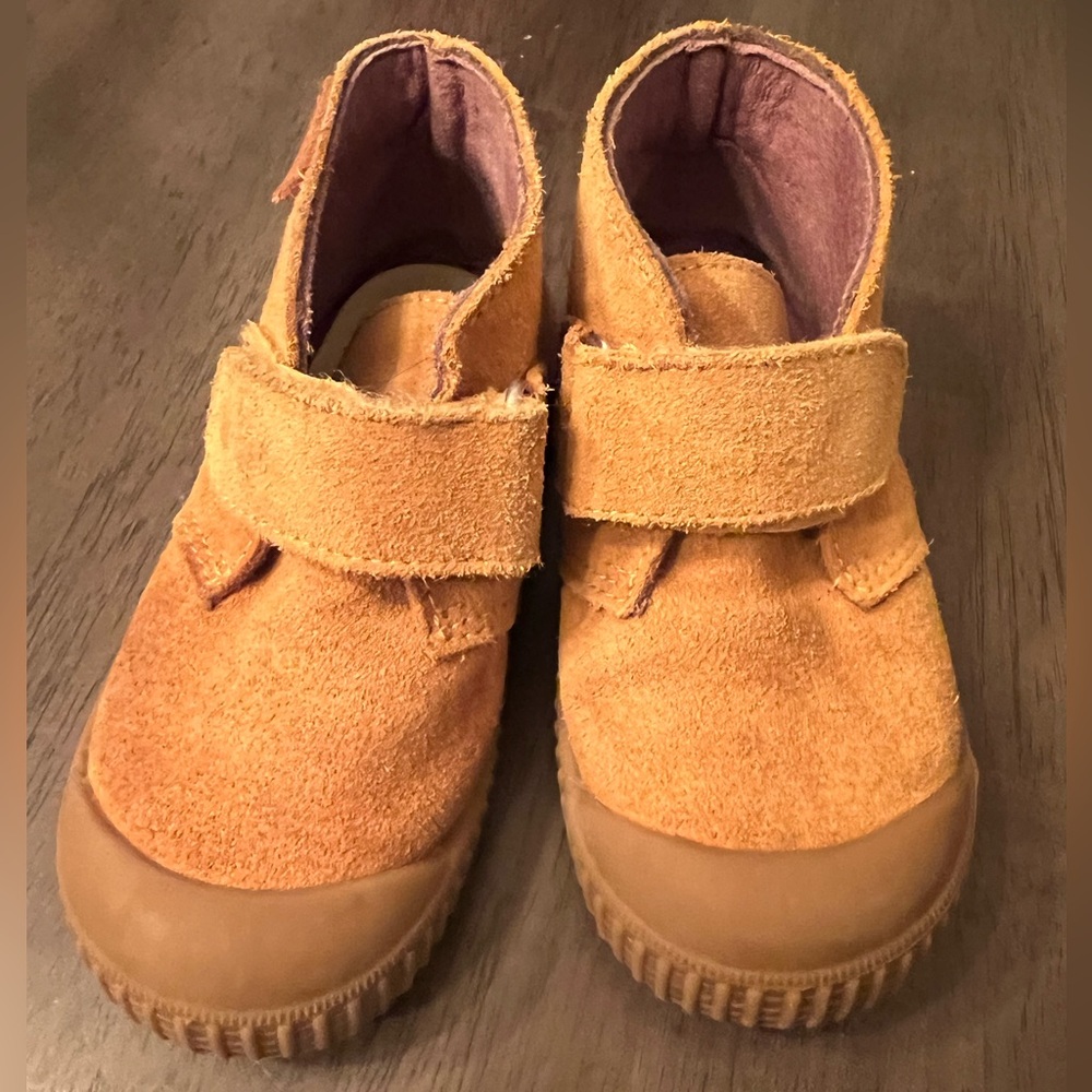Victoria Chrome free leather Cozy kids shoes with Velcro Straps Made in Spain